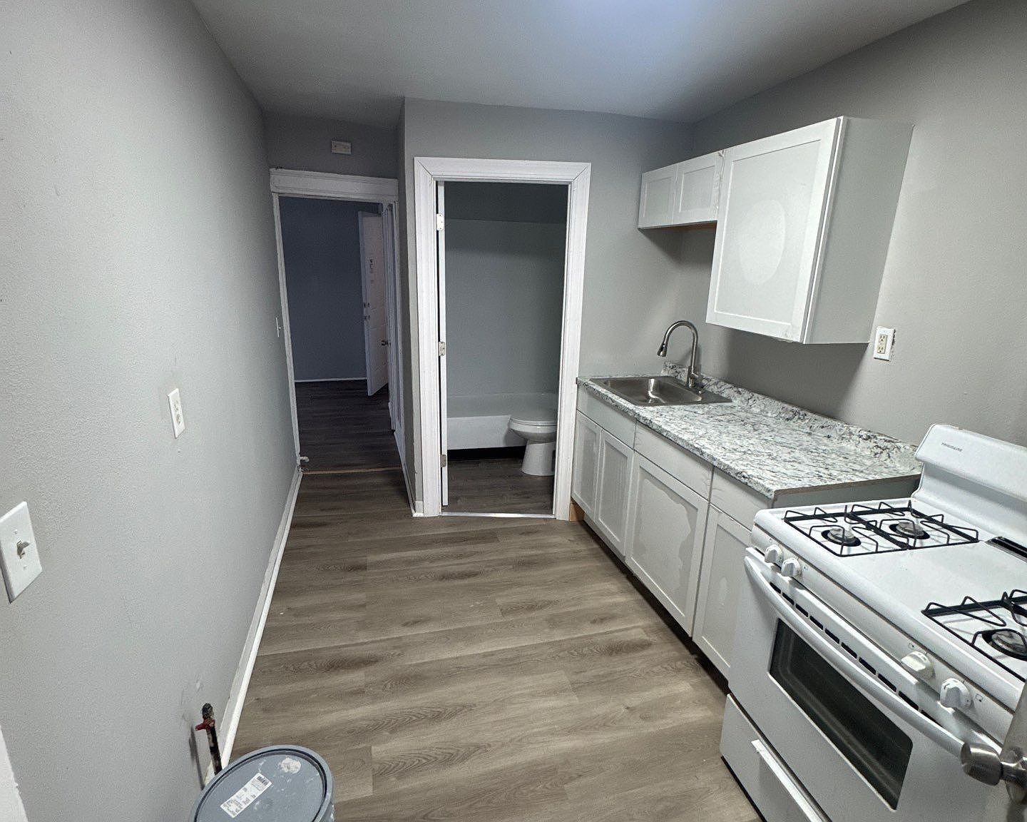 61 Thorp St - Photo 2